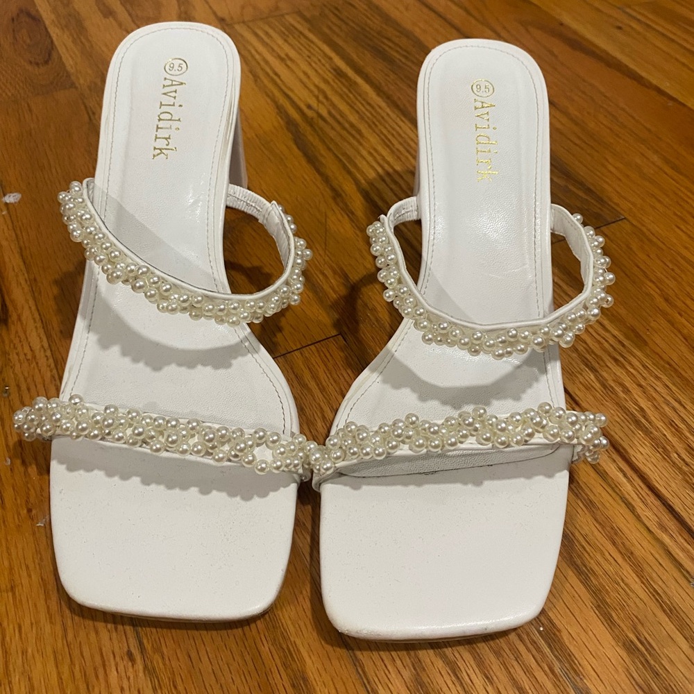 White Square Toe Pearl Strap Block Heels- Size 9.5 - Picture 2 of 4
